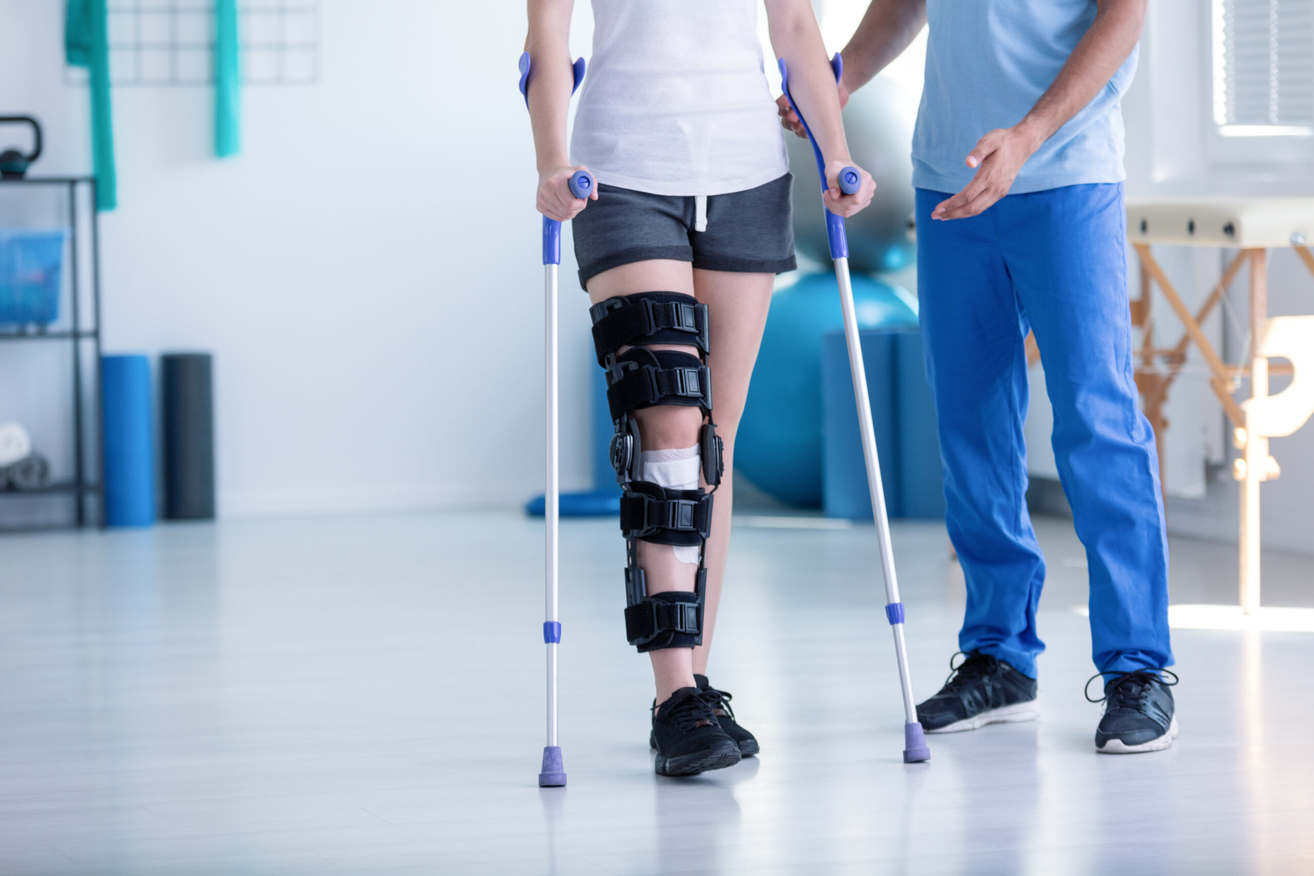 Sport,Physiotherapist,And,Patient,With,Leg,Injury,During,Training,With